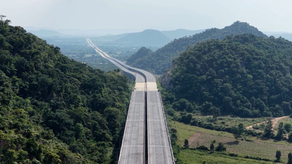 M6 บางปะอิน–ปากช่อง เปิดทดลองวิ่งฟรีทุกสุดสัปดาห์ เริ่ม 21 ส.ค.นี้ “พิพัฒน์” เร่งพร้อมตลอดสายรับปีใหม่ 2570